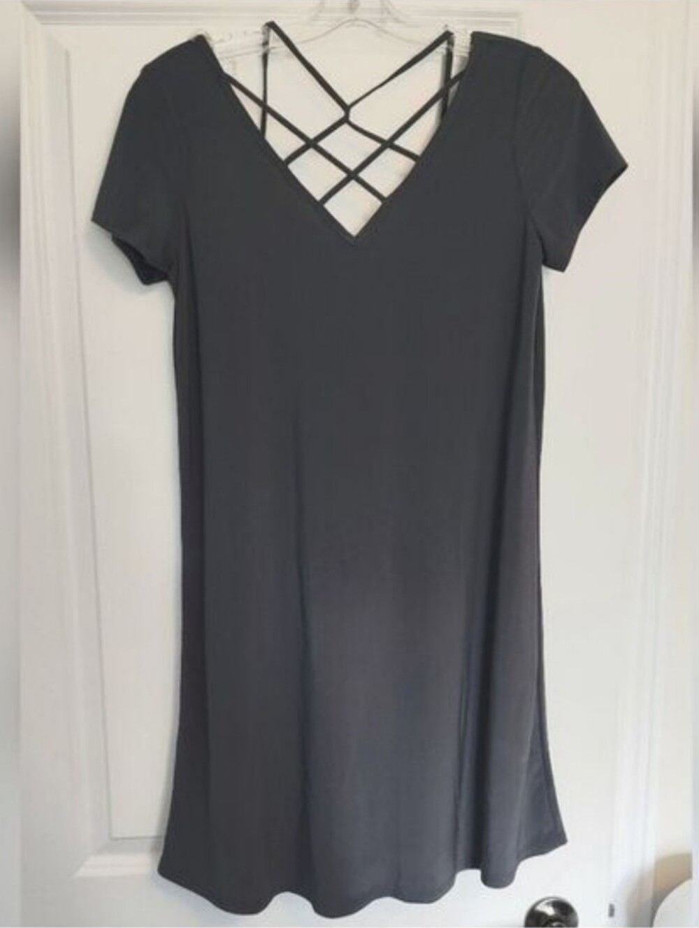 GILLI Short Sleeve V Neck Midi Grey dress Size Small